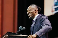 多伦多猛龙训练开放日，赛后豪取连胜引欢呼，NBA常规赛在即，资深球员宣示担当的简单介绍