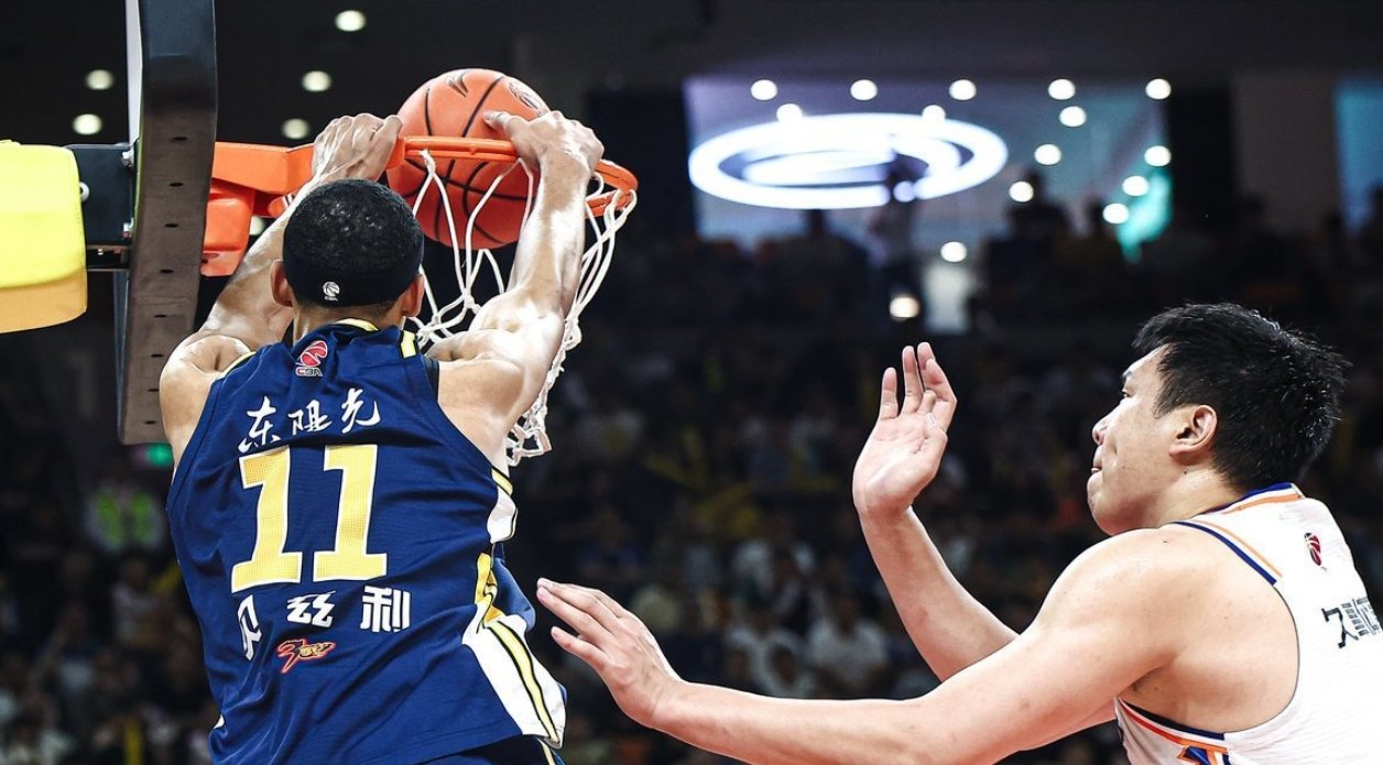 CBA季后赛倒计时，广东宏远今夜外线爆发，细节引发关注，赛场秩序良好，年轻球员得到机会的简单介绍