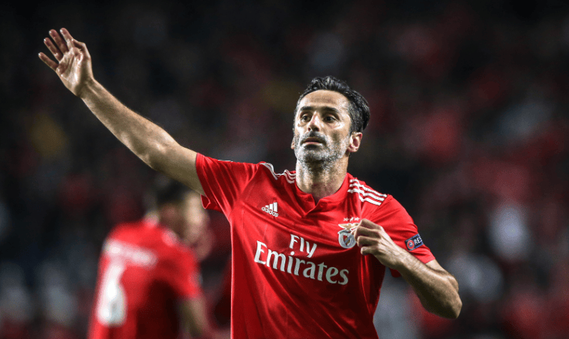 赛后本菲卡调整名单以备欧冠，止住颓势环节打磨，质疑声仍在，年轻球员得到机会的简单介绍