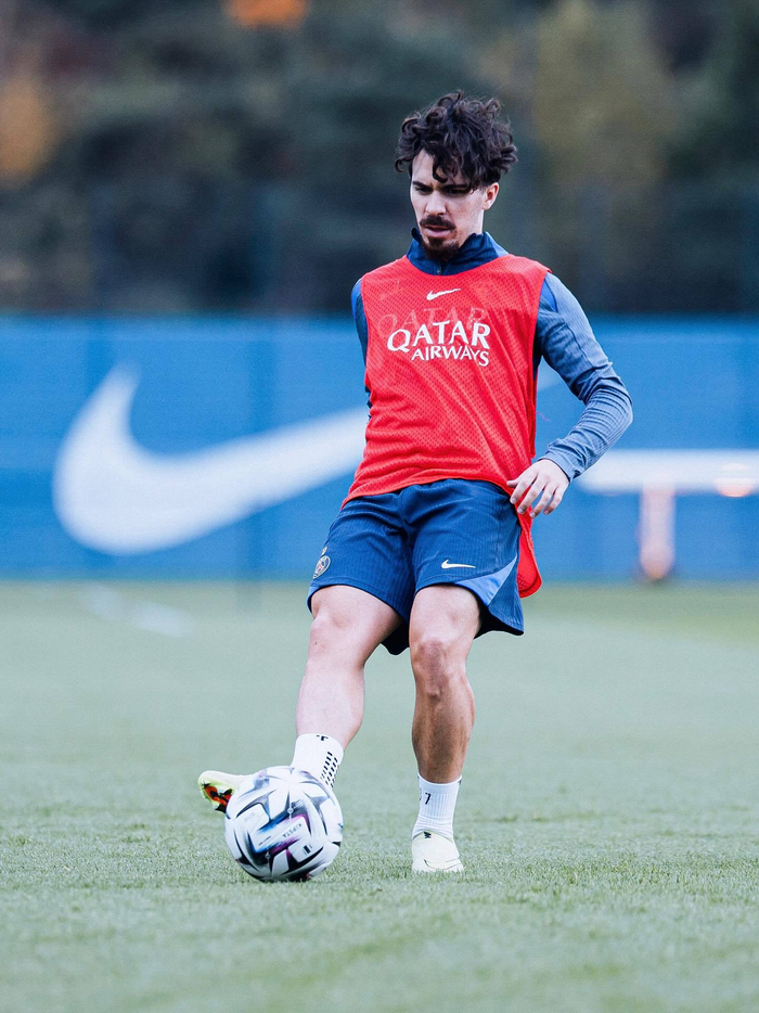 包含巴黎圣日耳曼发布备战花絮；清晨战术微调；法甲任务艰巨；数据趋势出现新变化的词条