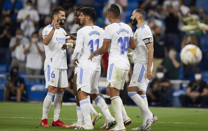 关于集结日亚特兰大防线松动斯图加特官宣签约备战西甲，媒体一致点评：德约科维奇与50激战雄鹿分钟的信息